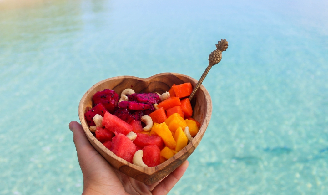 Alimentazione in vacanza: come godersi i piatti tipici senza appesantire il fegato