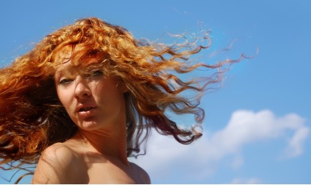 Capelli al sole: come proteggerli prima dell'estate