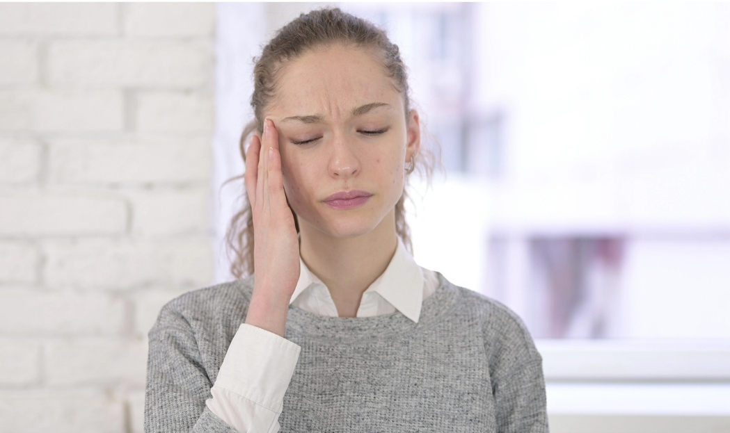 Mal di testa da rientro: stress, sonno irregolare o troppe ore davanti agli schermi? Mal di testa da rientro: stress, sonno irregolare o troppe ore davanti agli schermi?